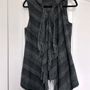 JOLT Fringe  open vest w/hood, black,gray ,sleeveless, size small